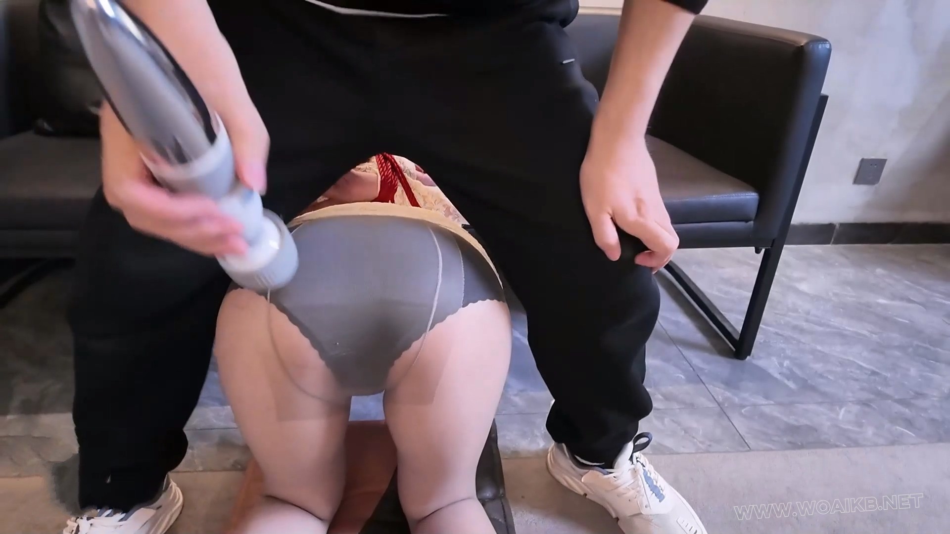 小涵的秘密 真空上阵 齐逼短裙 捆绑调教 掰弯女助理 女女互扣 场面辣眼 预览图 5