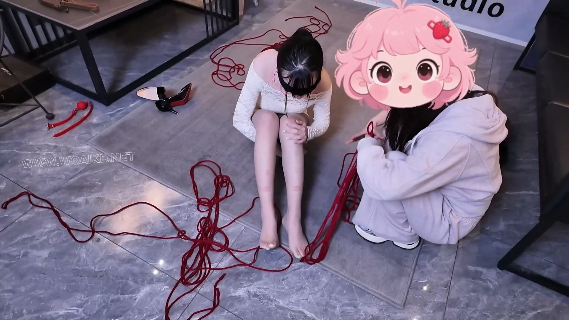 小涵的秘密 真空上阵 齐逼短裙 捆绑调教 掰弯女助理 女女互扣 场面辣眼 预览图 13