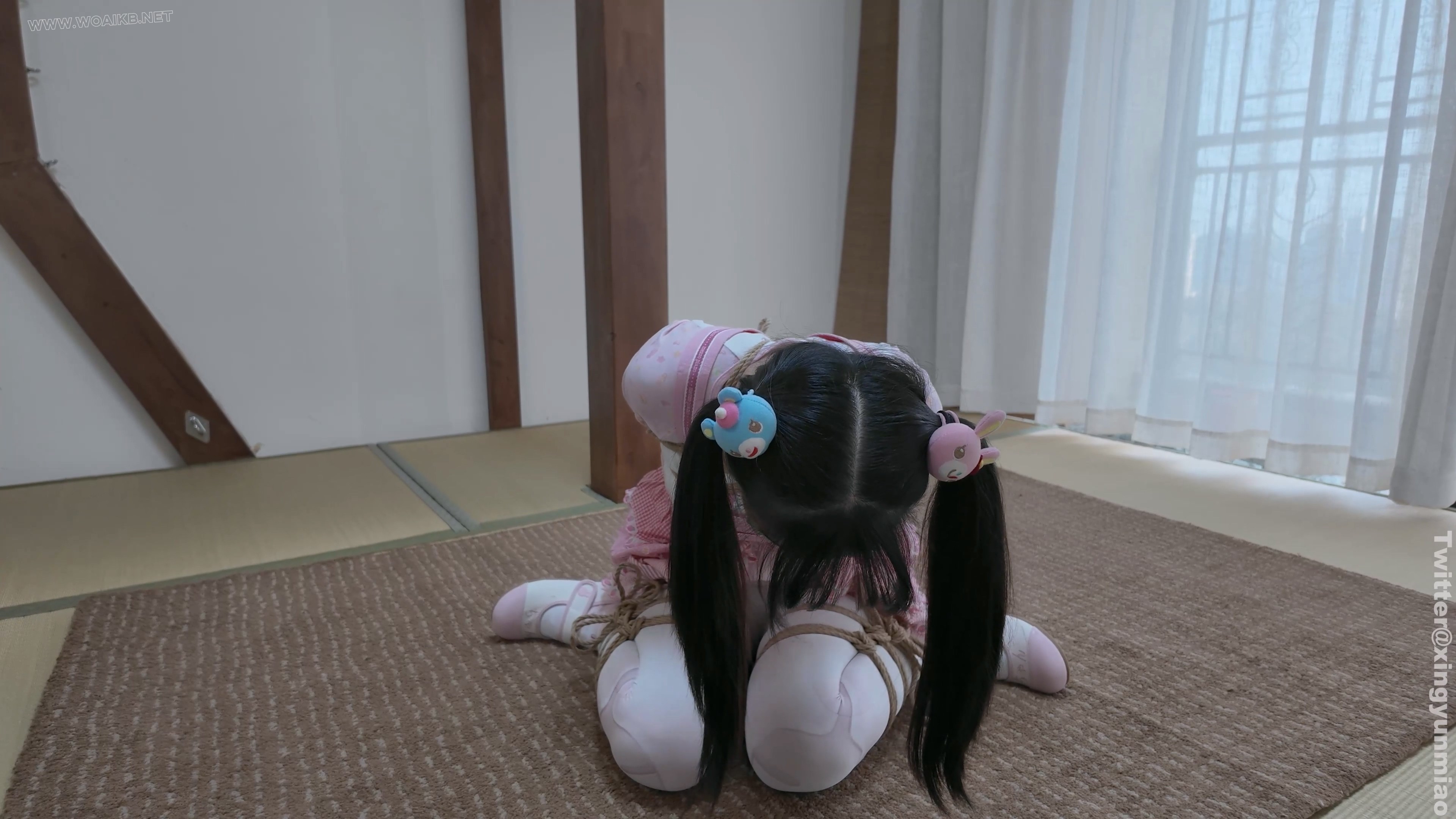 真妹子新模崽崽首发——白丝女儿服｜折腿跪立钢架直臂拘束｜泡棉胶带蒙眼封嘴｜绷... 预览图 3