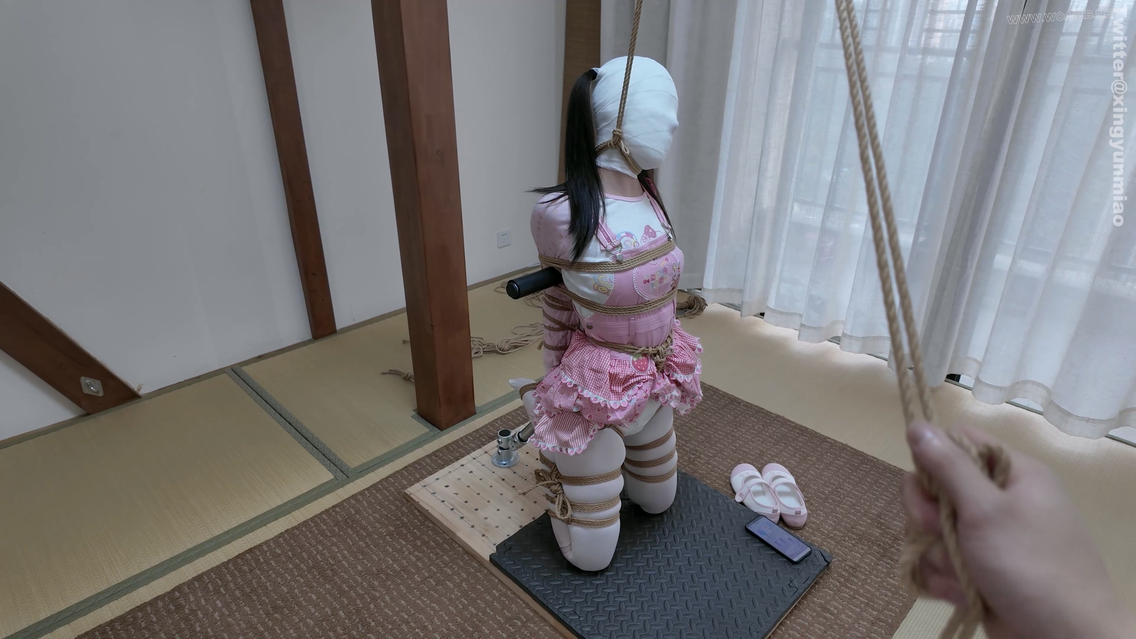 真妹子新模崽崽首发——白丝女儿服｜折腿跪立钢架直臂拘束｜泡棉胶带蒙眼封嘴｜绷... 预览图 13