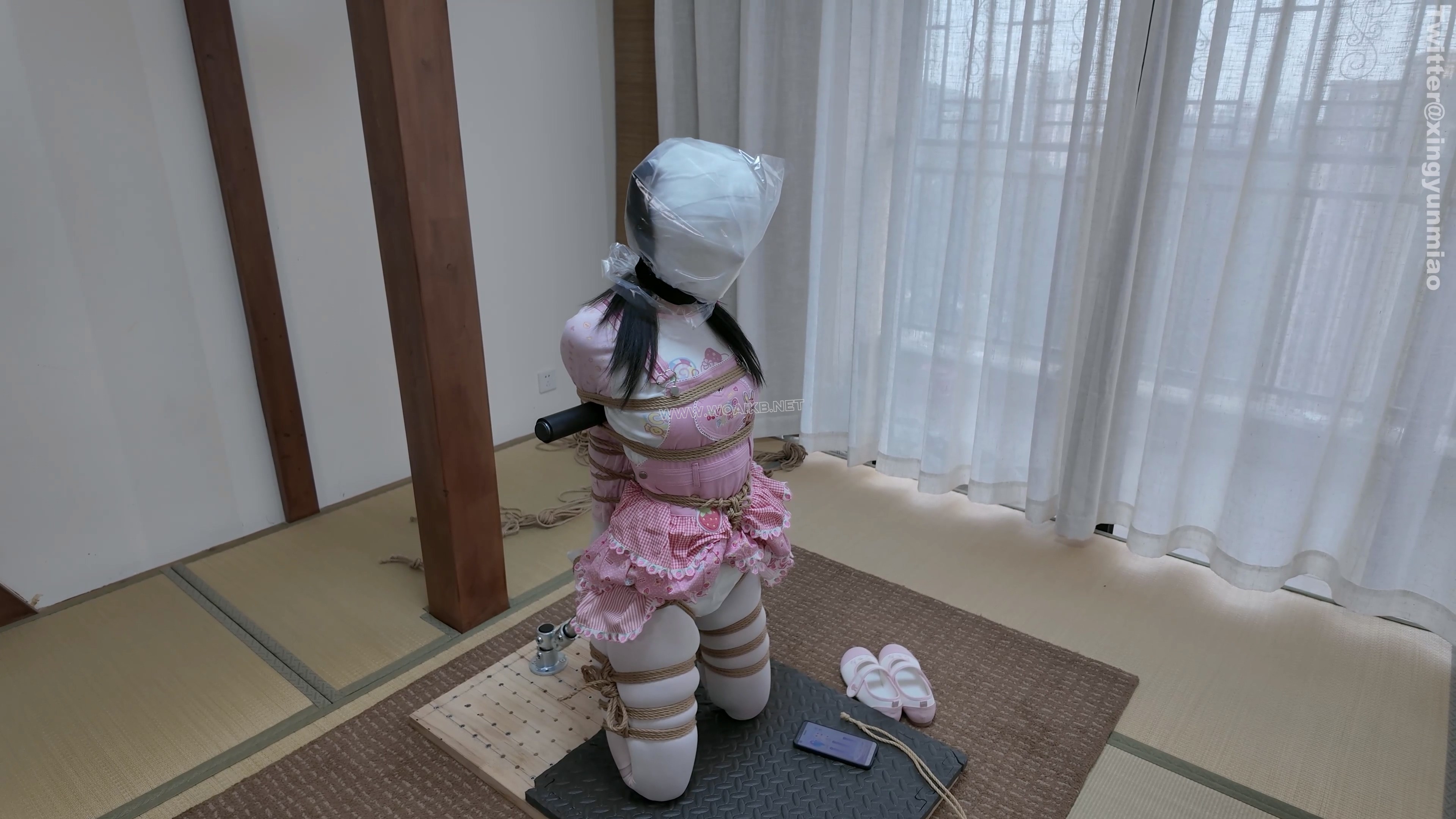 真妹子新模崽崽首发——白丝女儿服｜折腿跪立钢架直臂拘束｜泡棉胶带蒙眼封嘴｜绷... 预览图 15