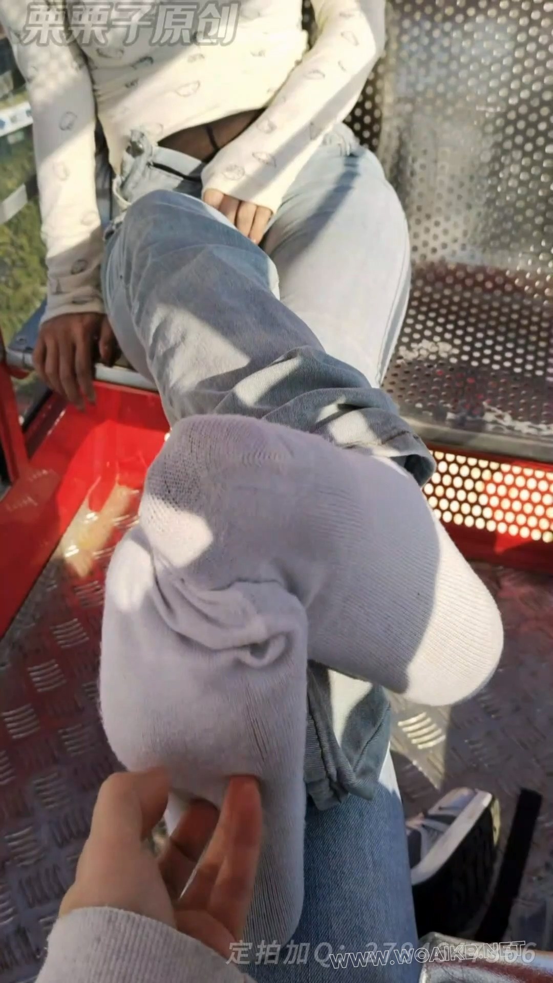 《搔首弄姿的女网红 03》 户外强高、户外调教、摩天轮强高、失禁、游乐园强高、假... 预览图 9