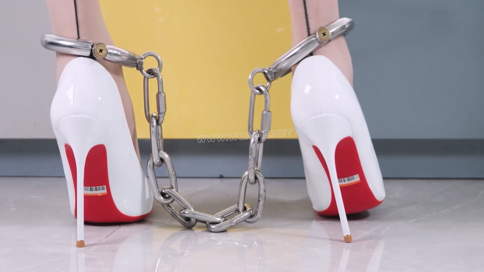 短裙高跟 炮机强高 铐镣禁锢的超短裙竖线肉丝13CM白高跟+金属GS、TD、炮机与跑步机 预览图 3