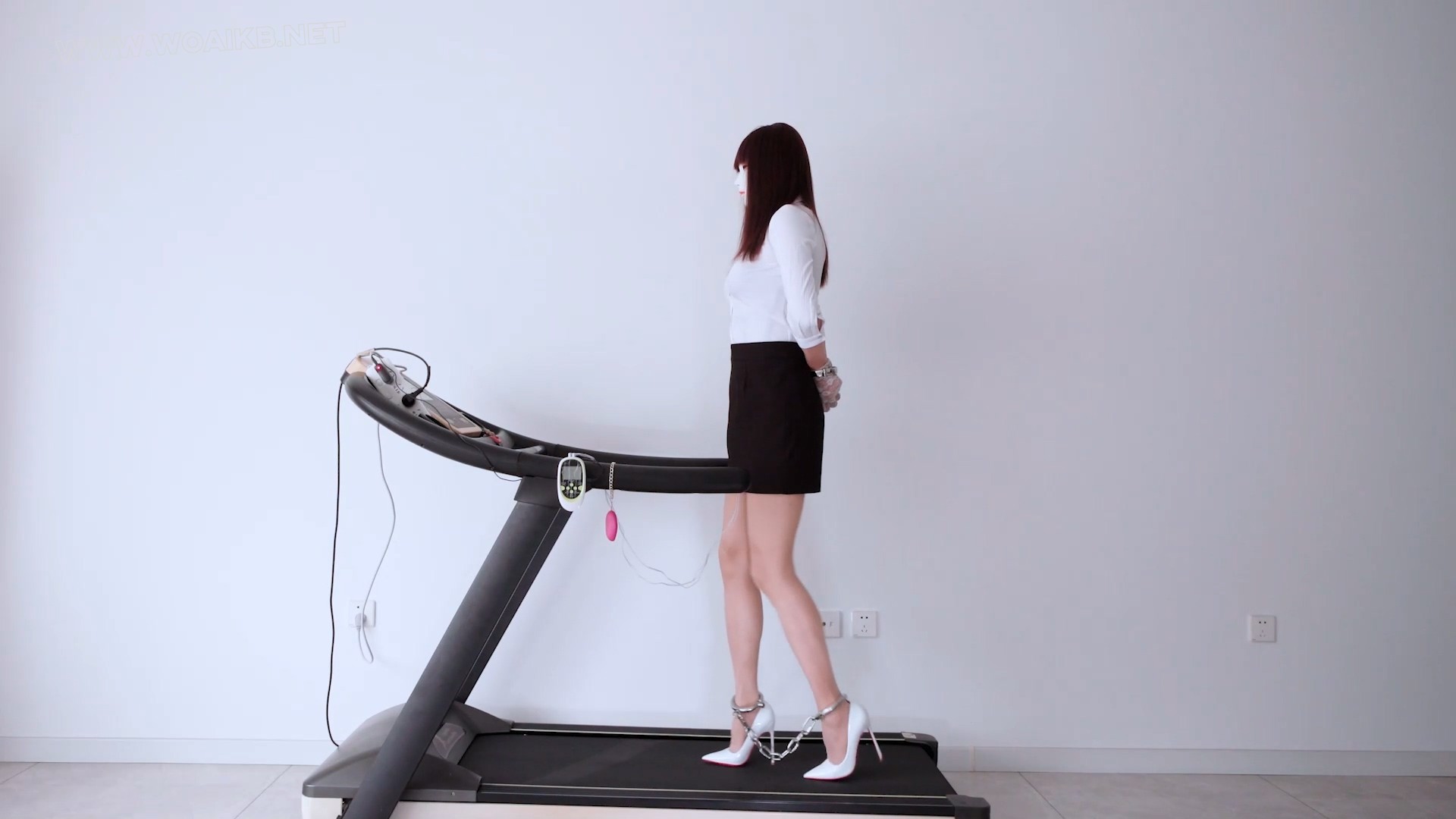 短裙高跟 炮机强高 铐镣禁锢的超短裙竖线肉丝13CM白高跟+金属GS、TD、炮机与跑步机 预览图 7