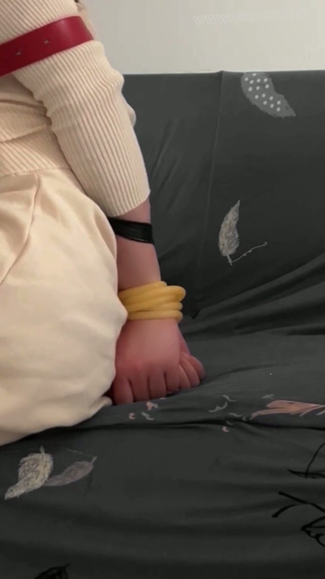 【柔和叶子】同时被三种不同材质的东西捆住 绳子x皮带x橡胶绳 凉鞋 唯有挣扎 预览图 7