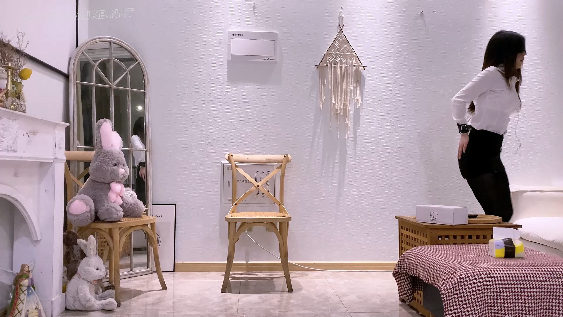 客户定拍-ol职业装被手铐脚铐舒服+戴着啵啵贝全程玩弄+td塞匈+棒棒刺激+啵啵贝频率... 预览图 6