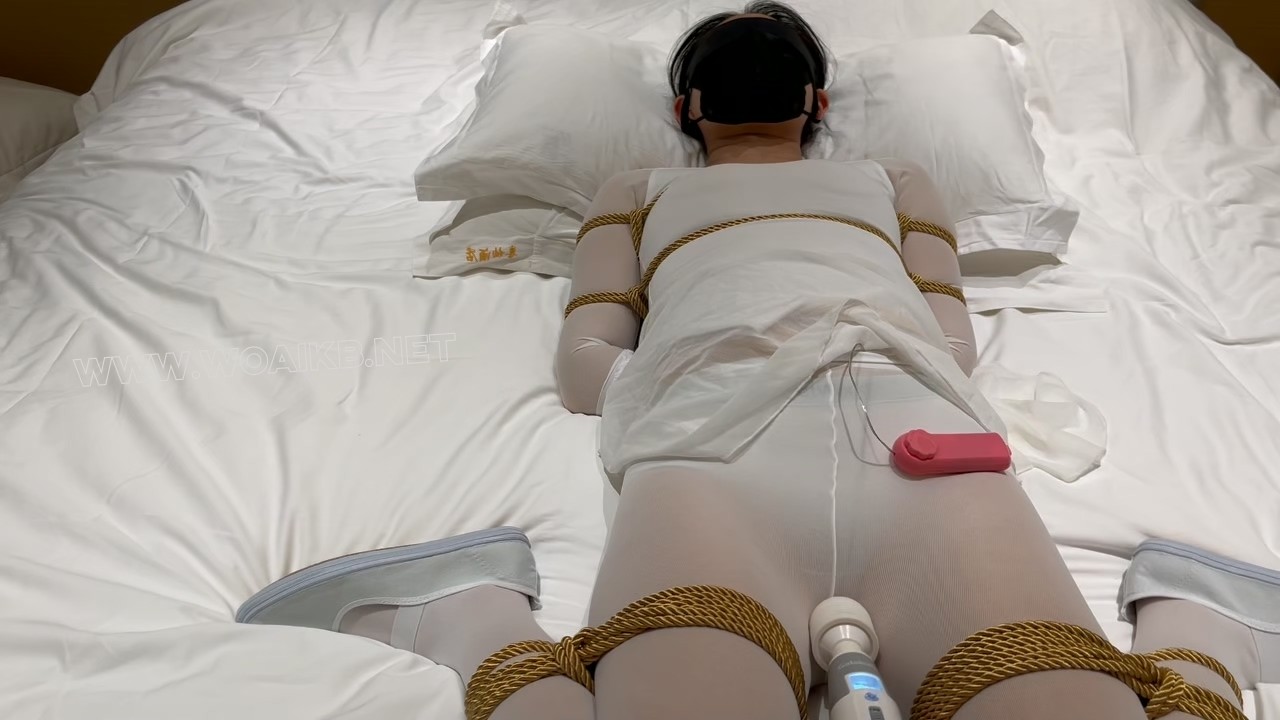 白色体操服，连体白丝，td入体+zdb双重刺激，啵啵贝+zdb双重刺激，哪个搭配会更猛... 预览图 3
