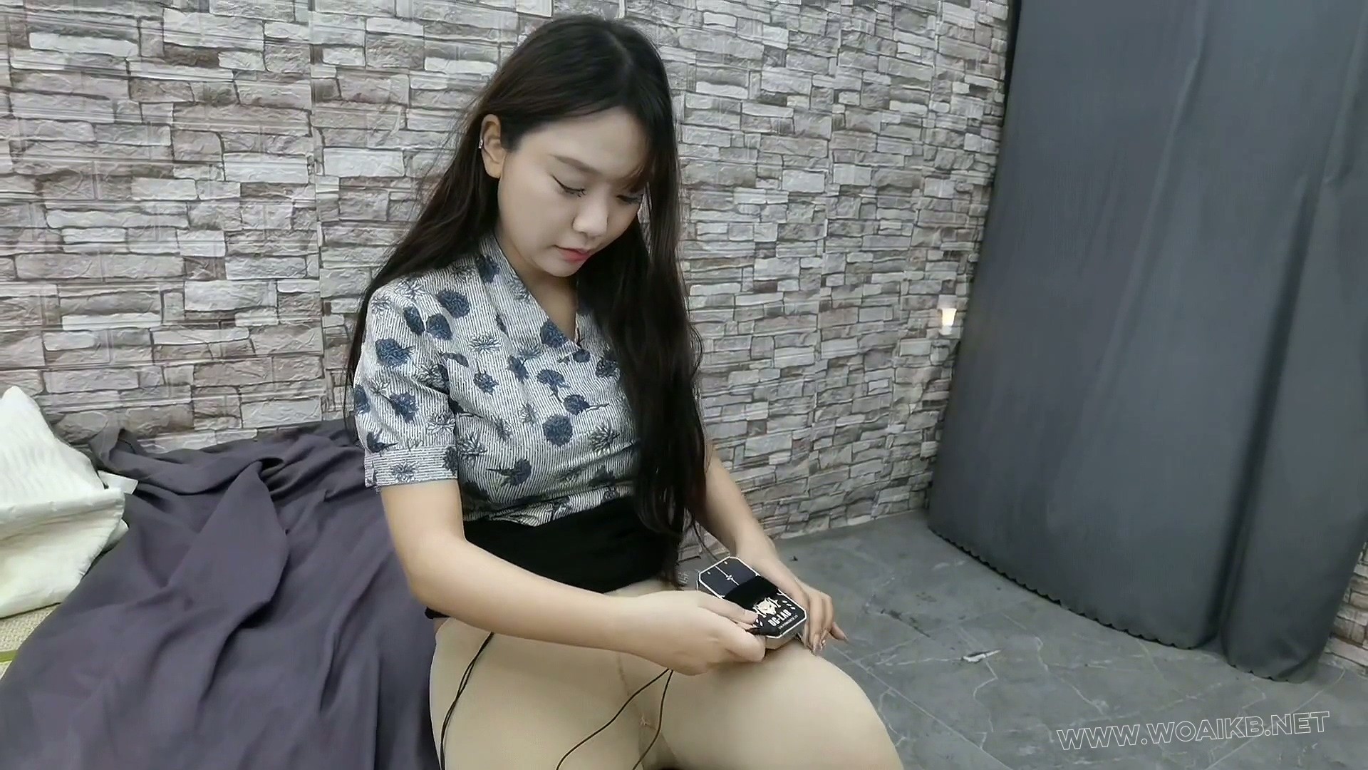 今天要暴虐驴驴,电击y塞外加贞操带,马步啵啵贝,脚底连接电击片,脚底下在放上洗衣液... 预览图 3