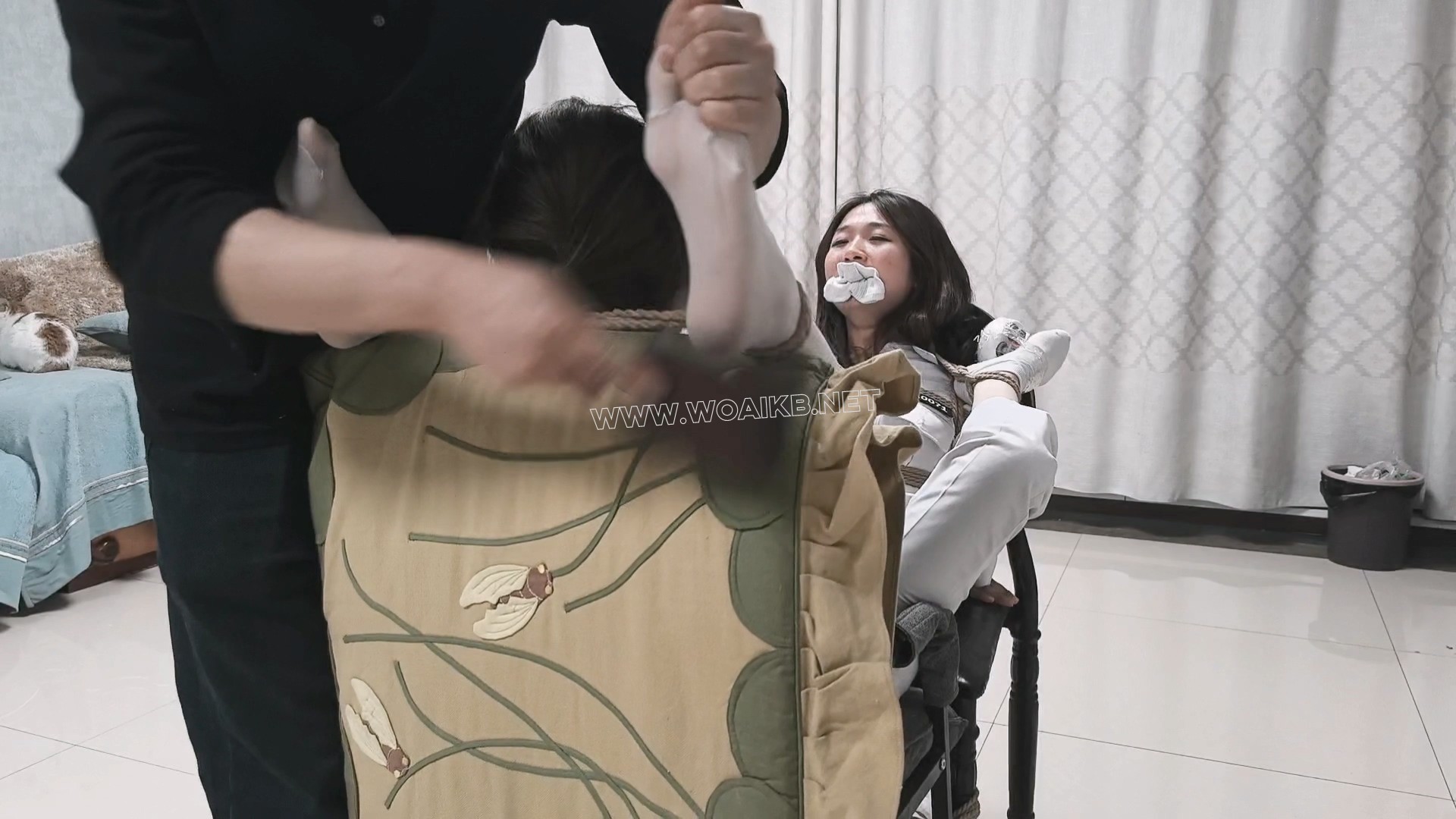 二女相争，渔翁得利——双女警互绑TK 预览图 15