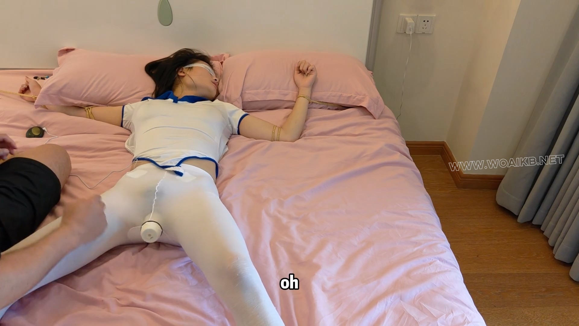 全方位入体调教,她真的是又骚又耐玩.连续炮J玩了几十分钟,每个玩具入体她要被我强... 预览图 11
