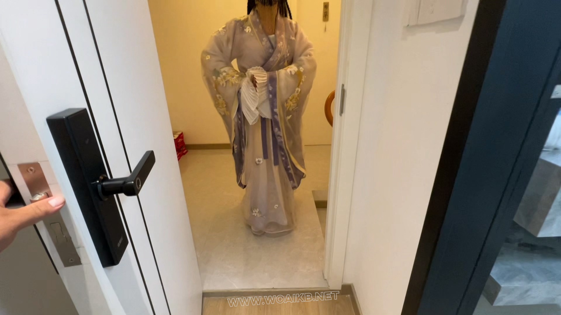 桃花魏晋汉服惨遭客户囚禁捆绑