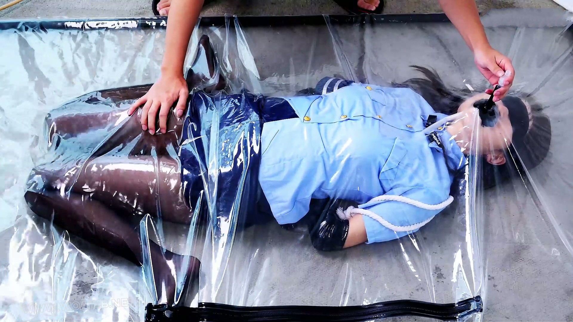 小女景的真空监狱 剧情片 女景 真空 呼吸空质 强膏 拘束放置 预览图 4