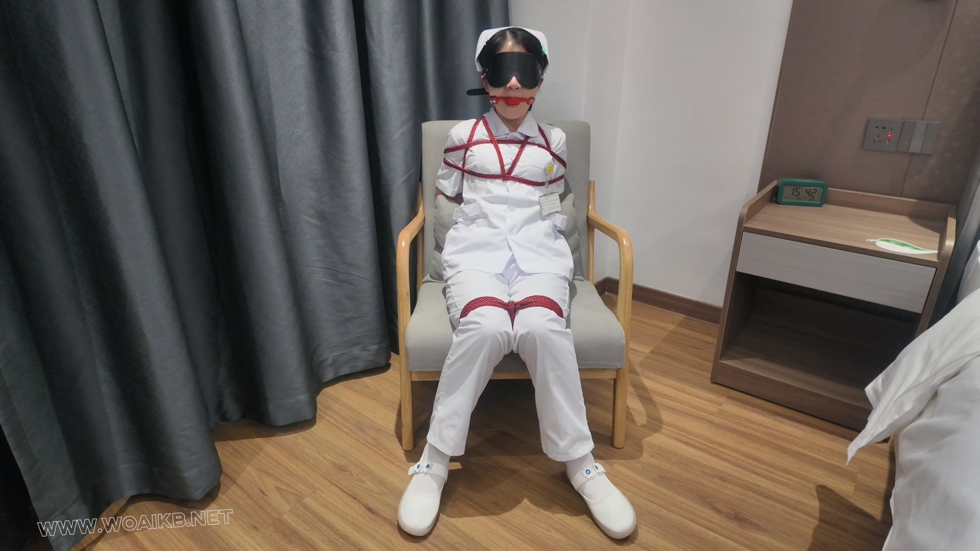 【小护士历险记】护士服+白丝+多次深喉+后入+剃净毛毛+啵啵贝秒C神器+电击吮吸+无... 预览图 2