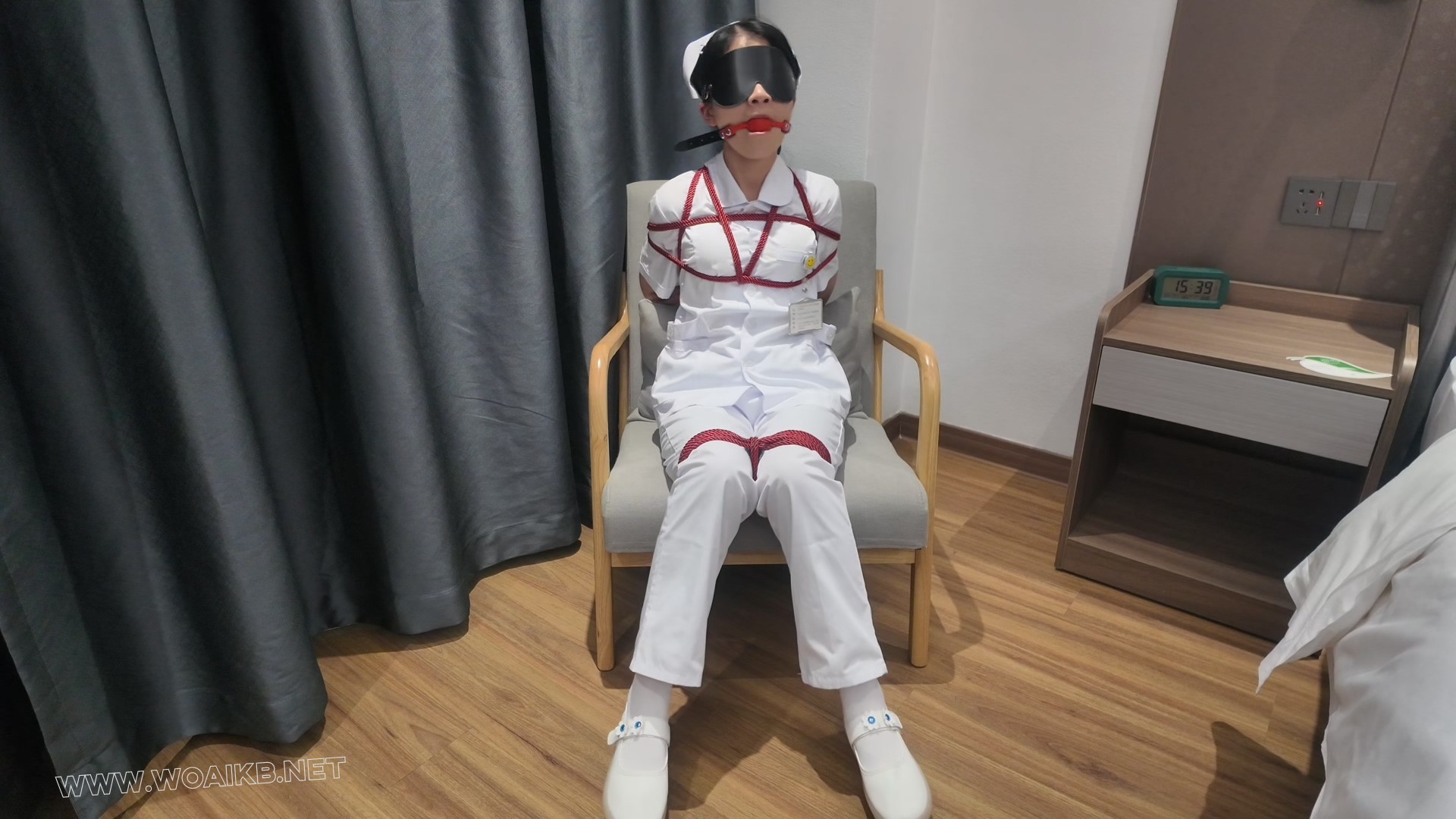 【小护士历险记】护士服+白丝+多次深喉+后入+剃净毛毛+啵啵贝秒C神器+电击吮吸+无... 预览图 1