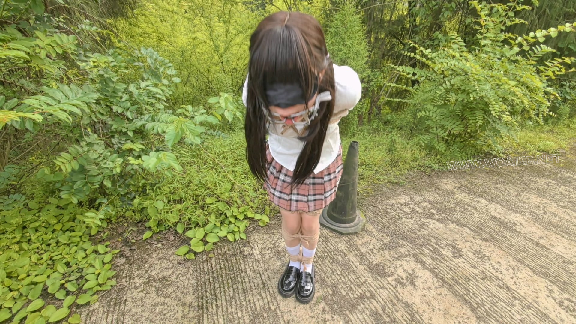 商场的露出 大庭广众的呻吟 掀起裙子露出电击器和波波贝 店员多次看向这边 光天化... 预览图 18