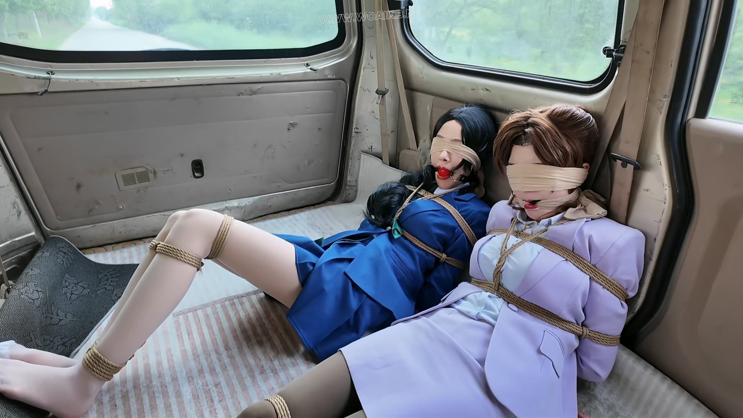 佳佳雅倩主演-《名侦探柯南》妃英理毛利兰母女遇袭之母女调教 预览图 5