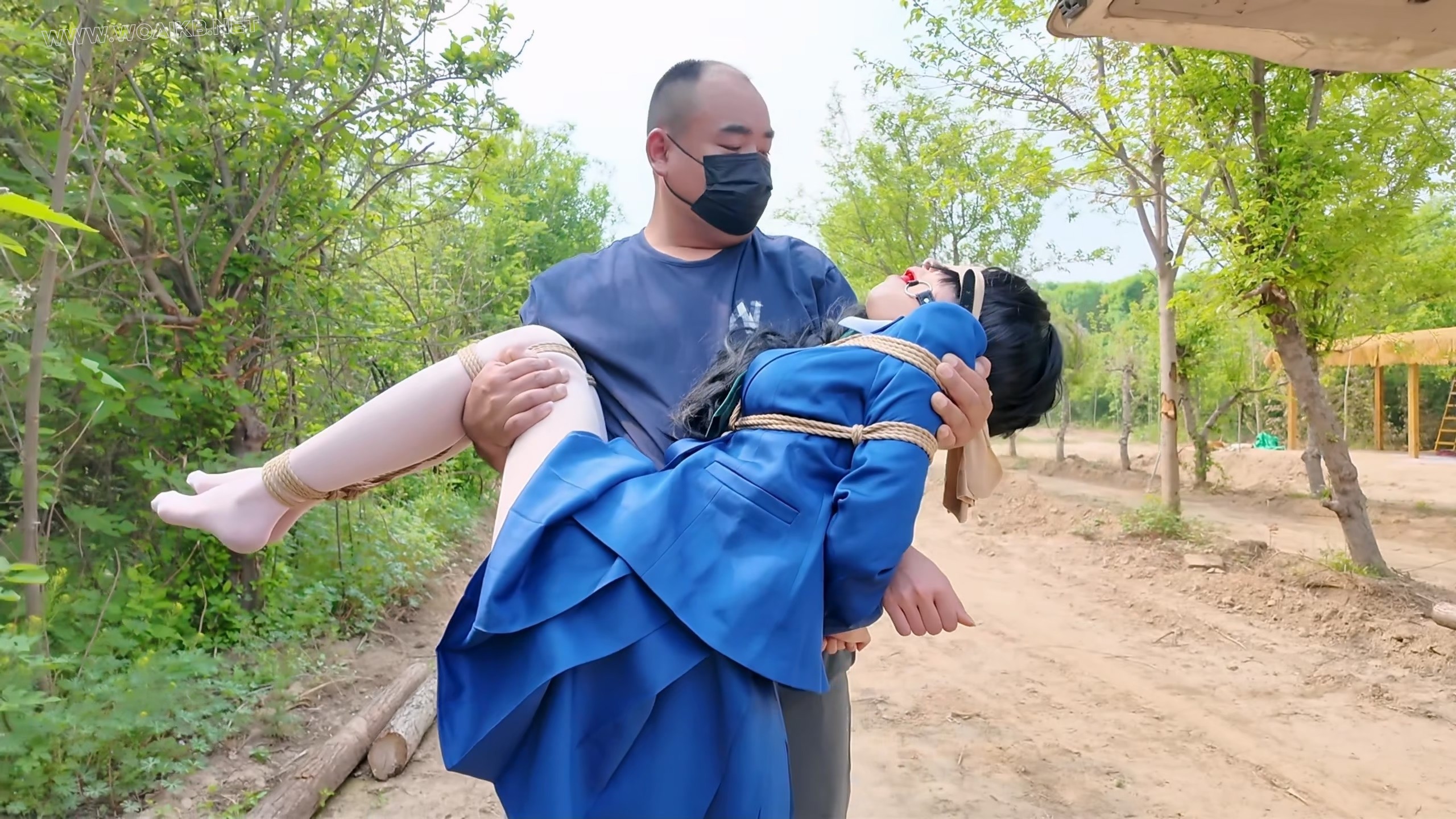 佳佳雅倩主演-《名侦探柯南》妃英理毛利兰母女遇袭之母女调教 预览图 10