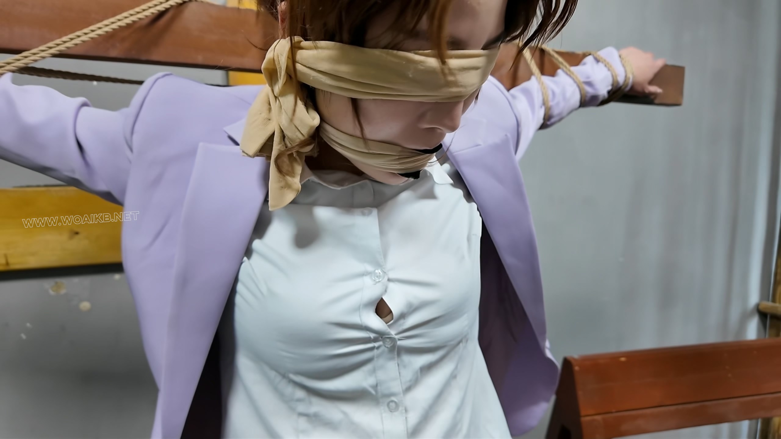 佳佳雅倩主演-《名侦探柯南》妃英理毛利兰母女遇袭之母女调教 预览图 17