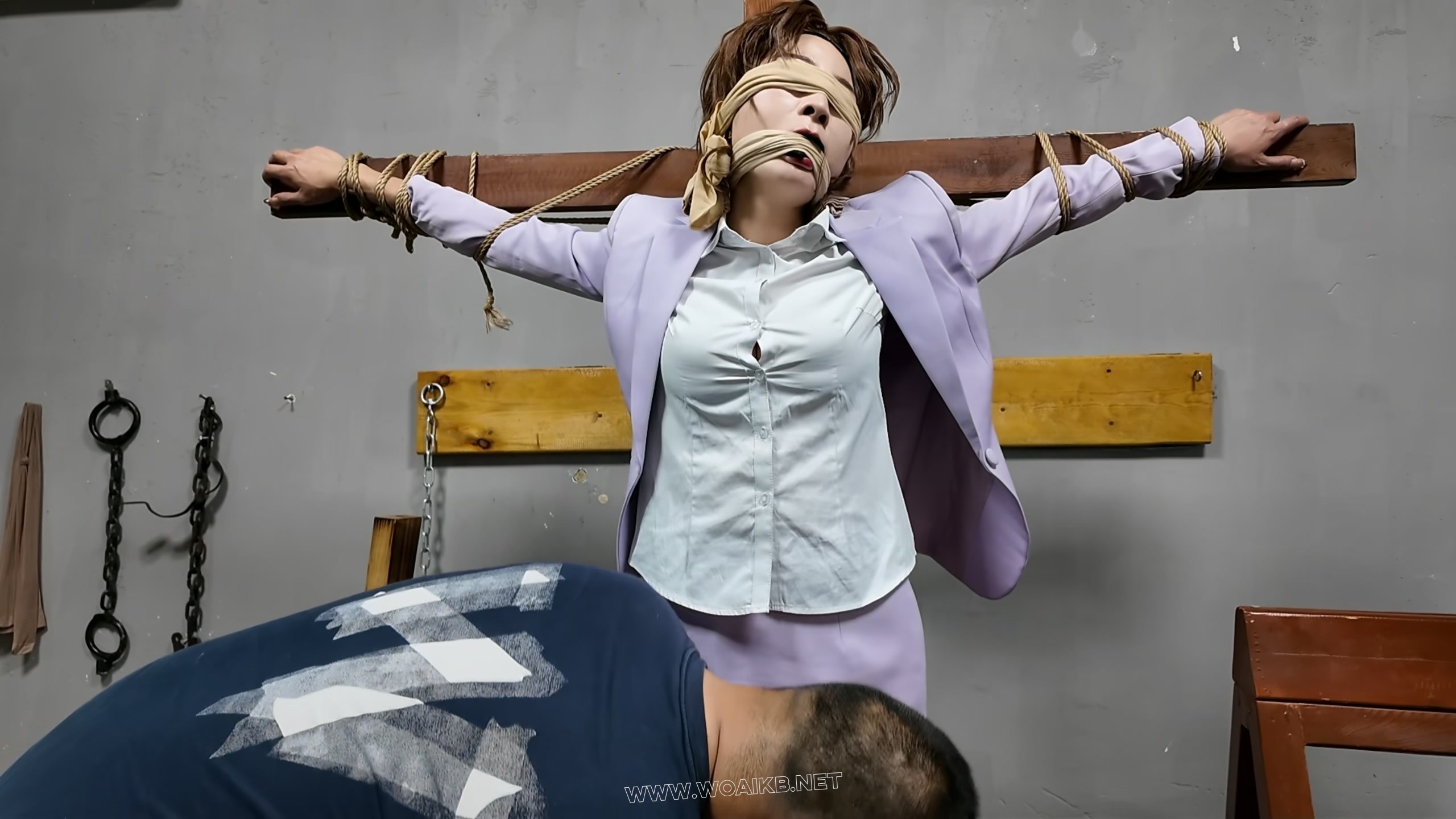 佳佳雅倩主演-《名侦探柯南》妃英理毛利兰母女遇袭之母女调教 预览图 16