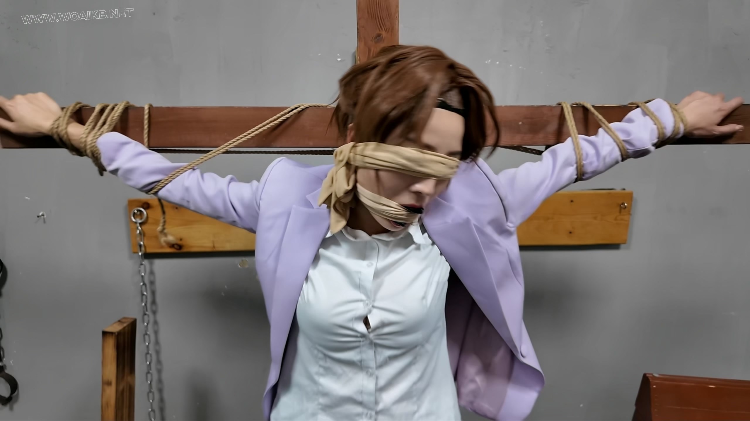 佳佳雅倩主演-《名侦探柯南》妃英理毛利兰母女遇袭之母女调教 预览图 21