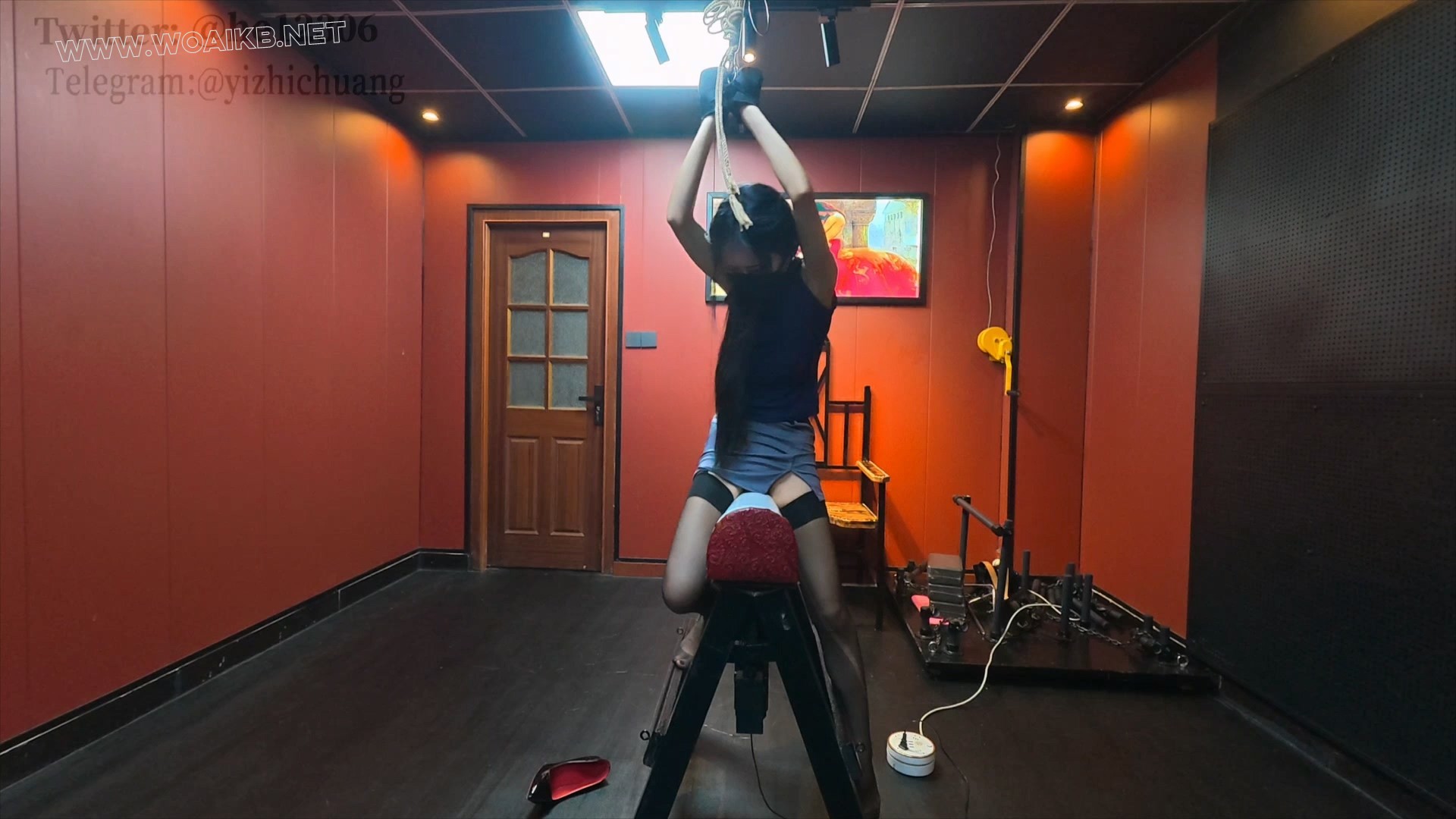 《汤圆》OL装木马炮击椅缚tk单腿吊缚按摩棒乳夹鞭子 预览图 3