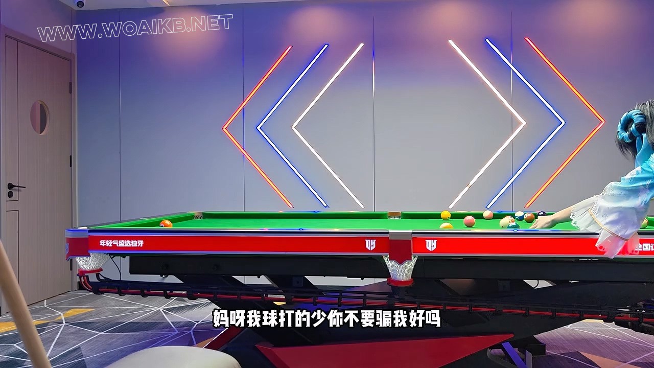 馨馨Cosplay西施出去玩,她非要再台球上碾压我一次,没办法只好让她穿着贝贝开着失控... 预览图 5