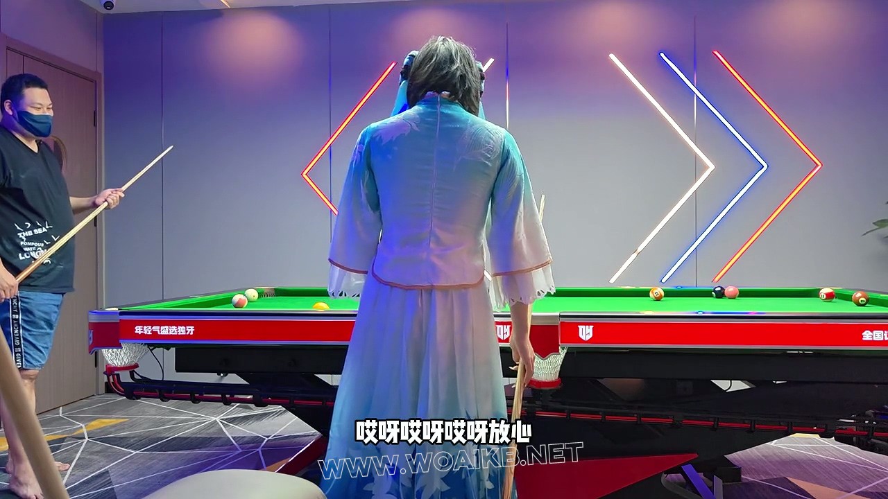 馨馨Cosplay西施出去玩,她非要再台球上碾压我一次,没办法只好让她穿着贝贝开着失控... 预览图 7