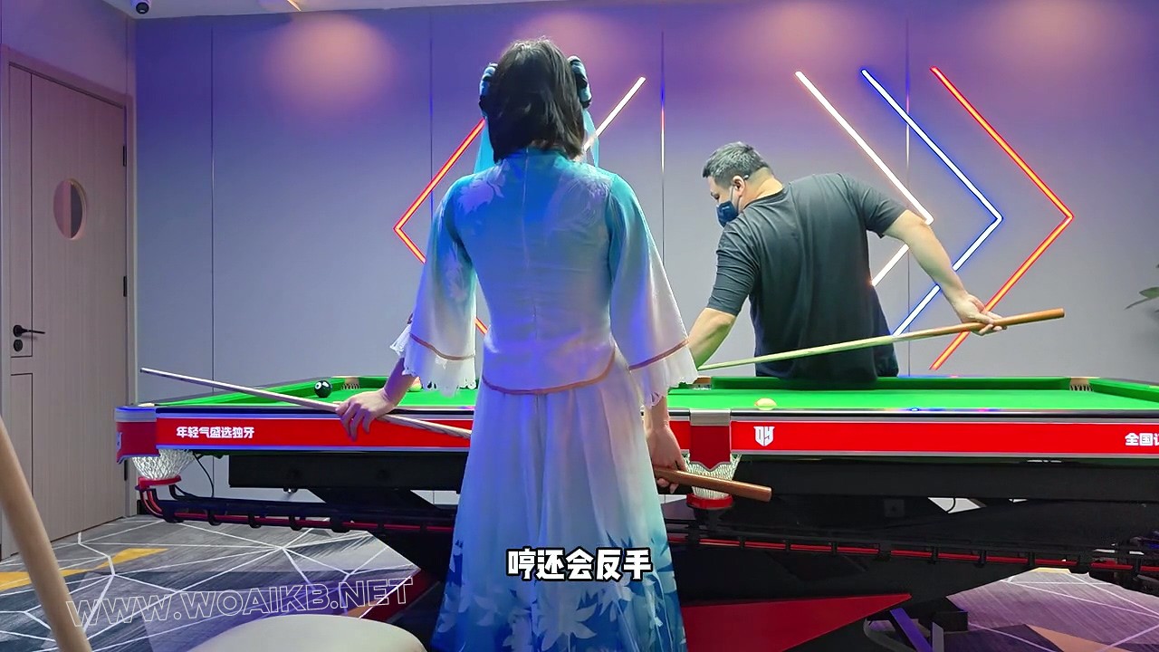 馨馨Cosplay西施出去玩,她非要再台球上碾压我一次,没办法只好让她穿着贝贝开着失控... 预览图 8
