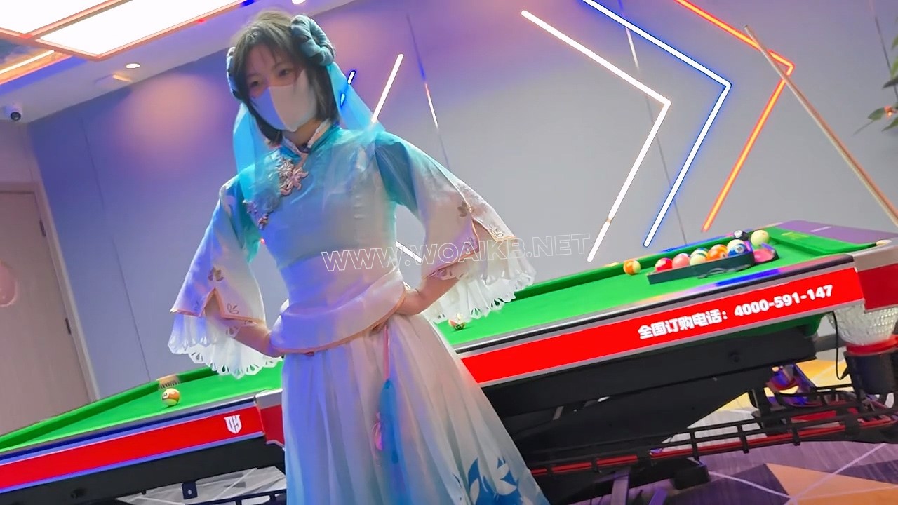 馨馨Cosplay西施出去玩,她非要再台球上碾压我一次,没办法只好让她穿着贝贝开着失控... 预览图 10