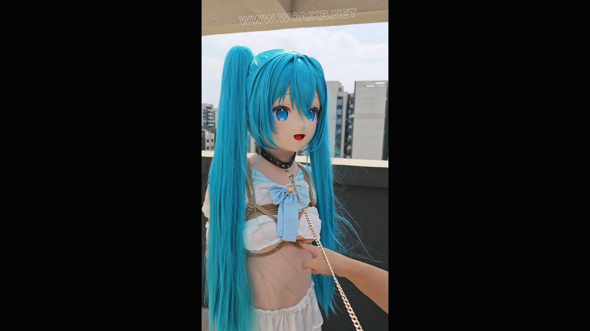 kigurumi捆绑调教~把初音绑到柱子上强制跪坐，紧缚，玩弄 预览图 11