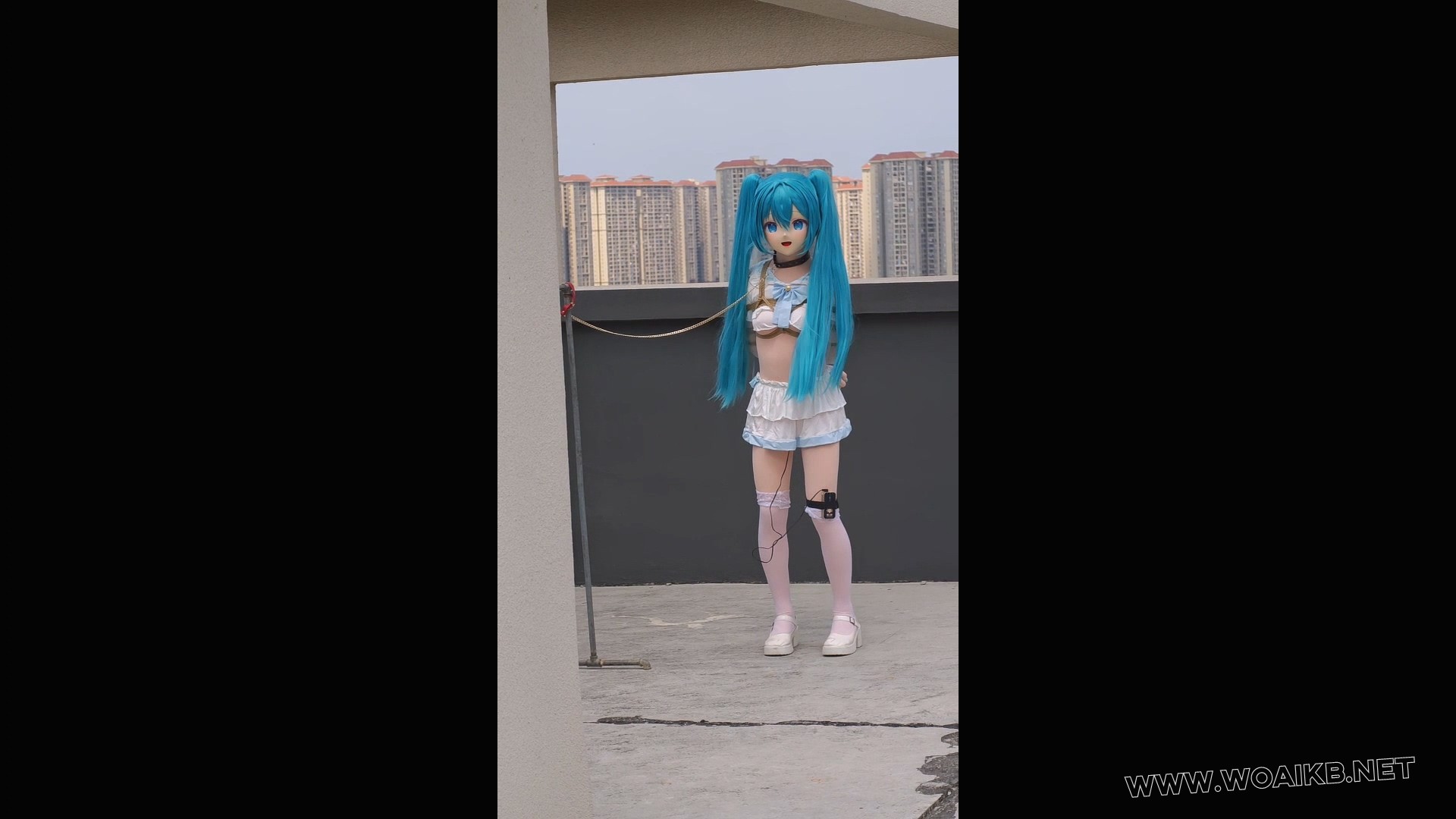 kigurumi捆绑调教~把初音绑到柱子上强制跪坐，紧缚，玩弄 预览图 15
