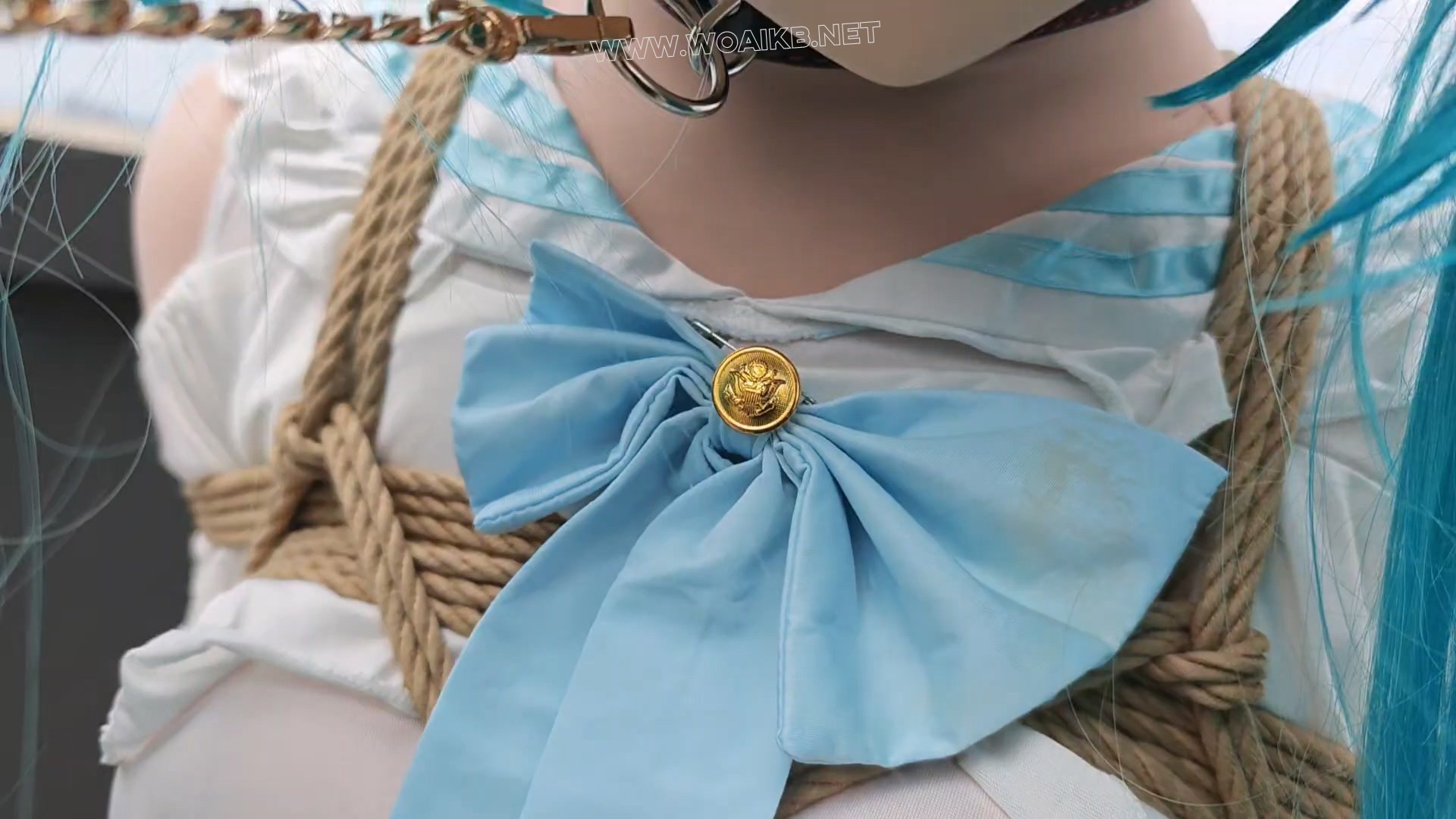 kigurumi捆绑调教~把初音绑到柱子上强制跪坐，紧缚，玩弄 预览图 14