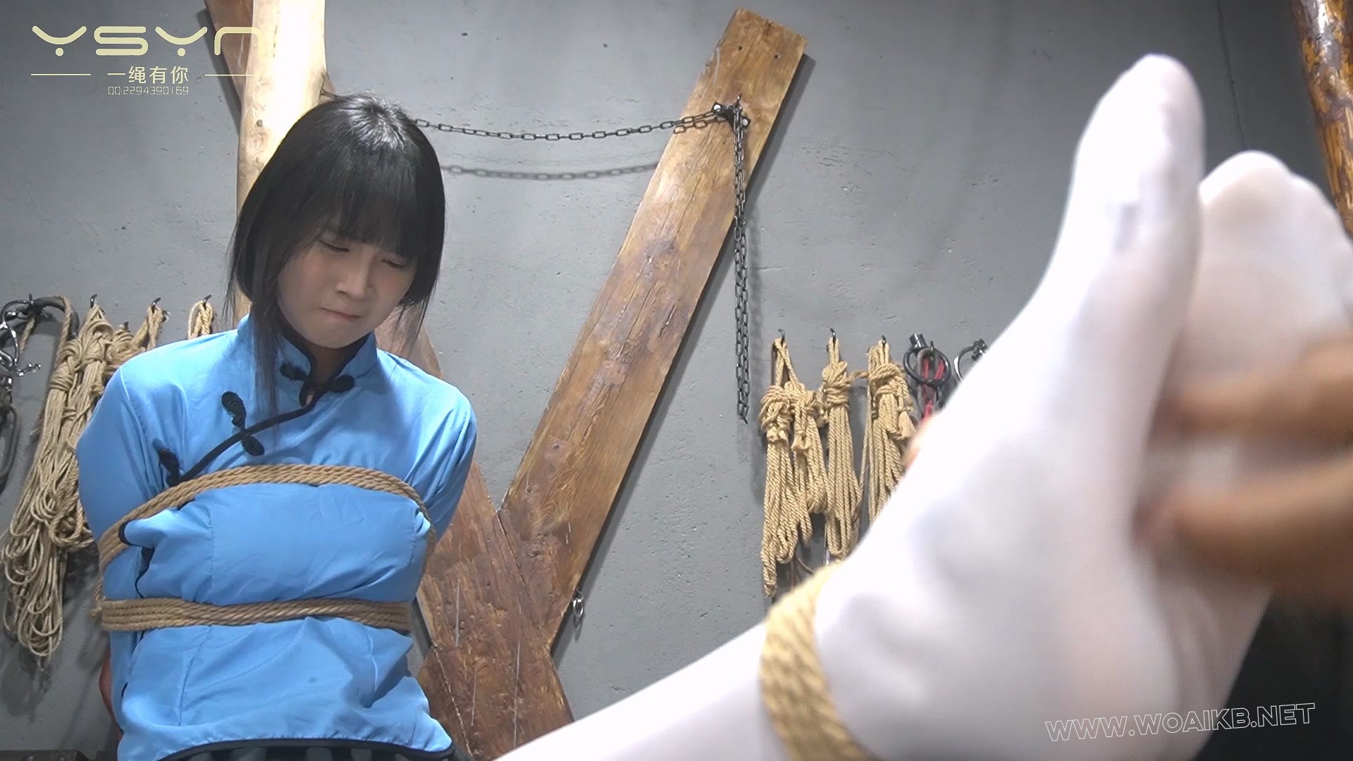 【五四芳魂】牢房里关押着五四装女孩被押进刑房骑木马老虎凳挠打脚心五花大绑刑场枪决 预览图 10