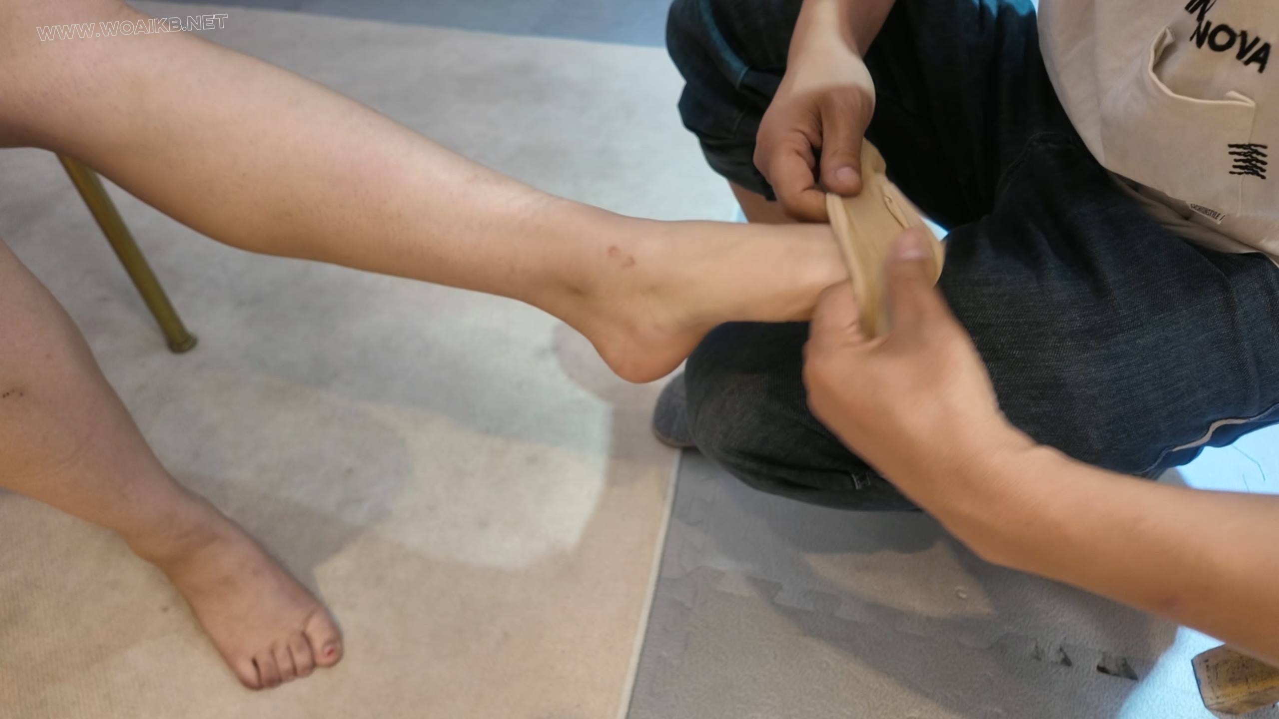 捆绑小骚货 骑傅 日式 蟹腿 玩胸 皮鞭 心灵访谈 挠脚心痛哭 预览图 2