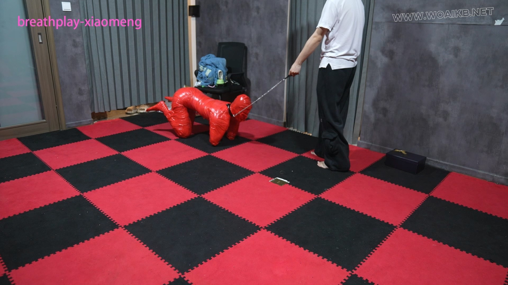 【小萌同学】小御的K9针孔头套极限呼吸控制紫唇，在呼吸抑制的情况下达到极限！，... 预览图 9