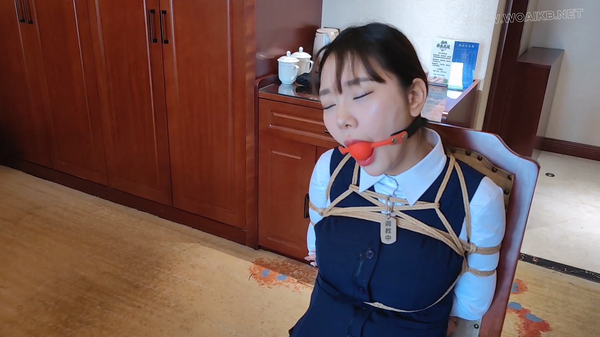 宣萱 诺米 女老板调叫小秘书 塞大口求 口水横流 震动到昏迷过去 预览图 8