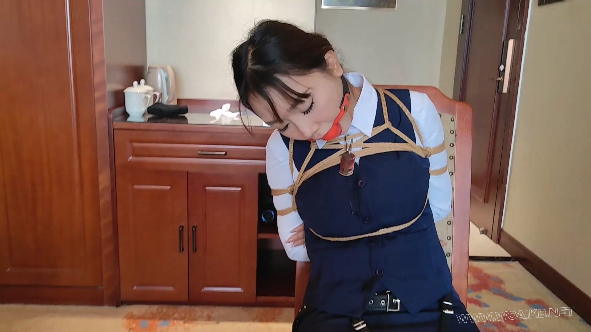 宣萱 诺米 女老板调叫小秘书 塞大口求 口水横流 震动到昏迷过去 预览图 16