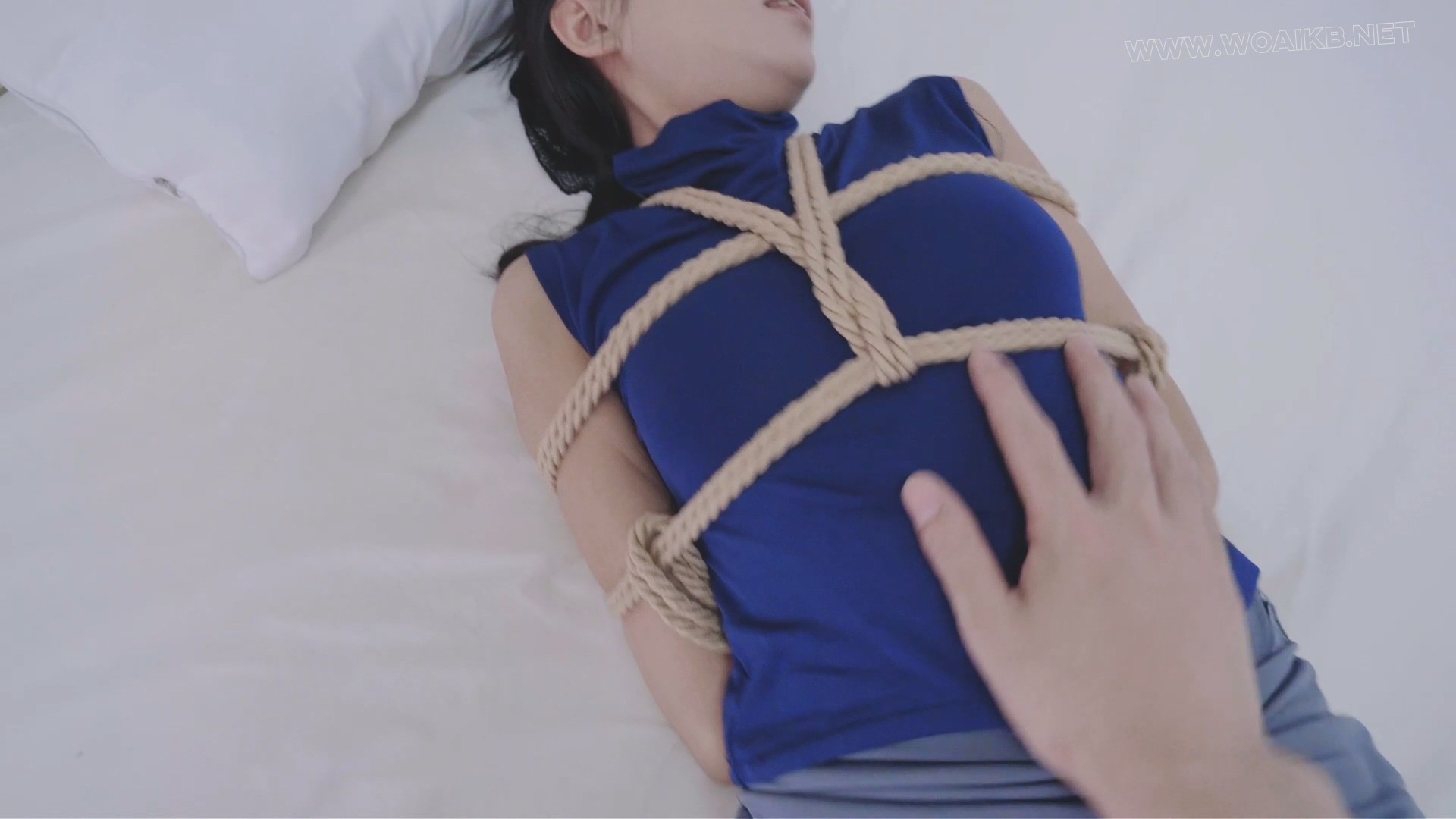绑架居家女孩回家调教训练做新娘 预览图 1