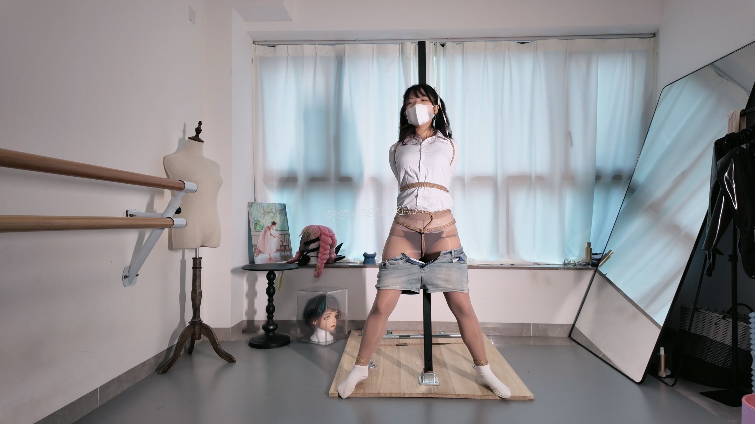 《定拍罚站分腿架放置玩弄》-海砂— 定拍剧情细绳勒脚趾强制震动棒 预览图 3