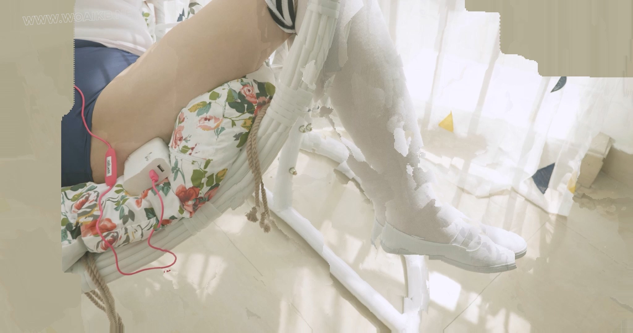 《喜欢趁人之危的姐妹》上集，白丝体操服与白丝水手服塑料姐妹 预览图 4