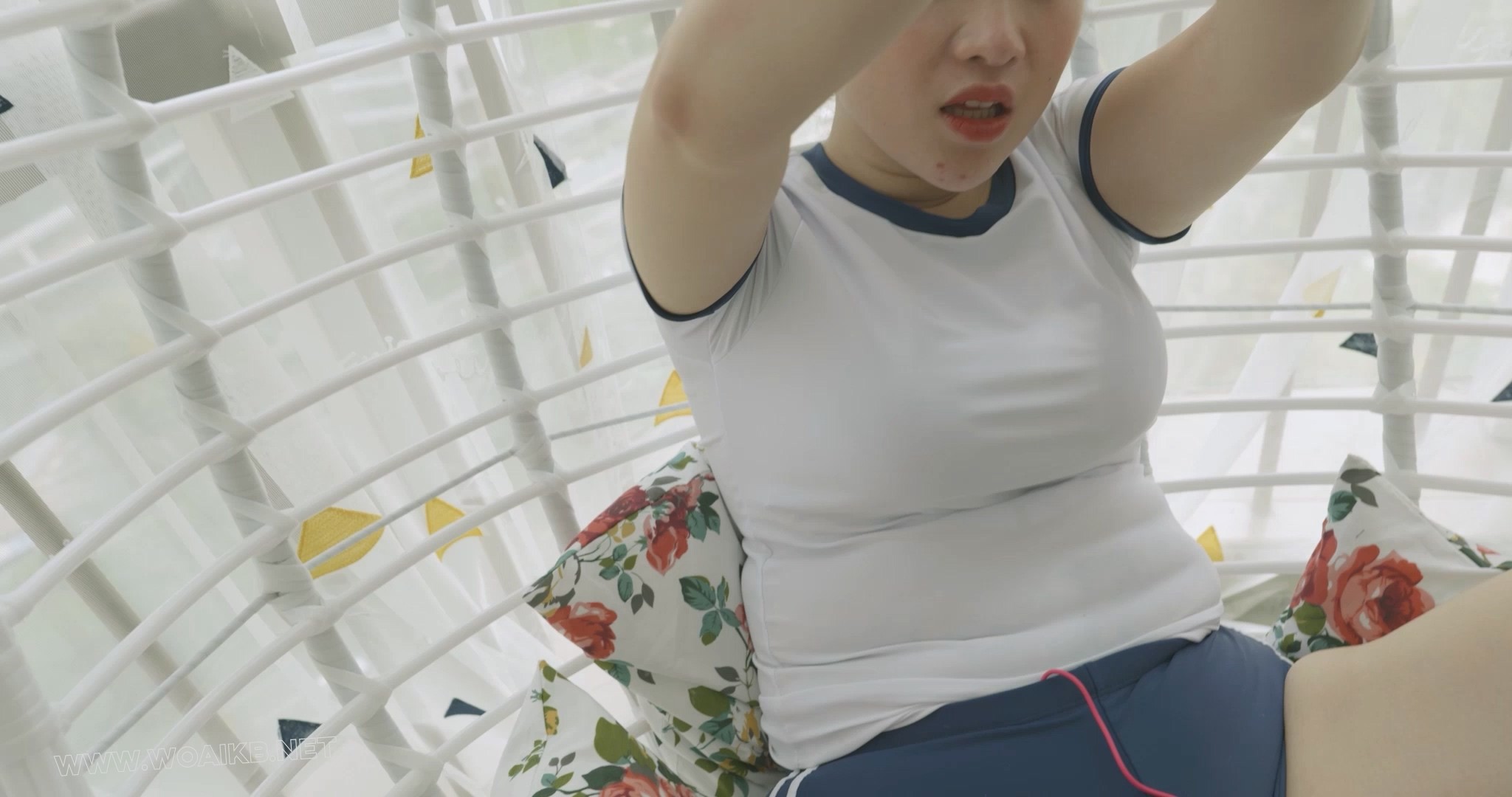 《喜欢趁人之危的姐妹》上集，白丝体操服与白丝水手服塑料姐妹 预览图 2