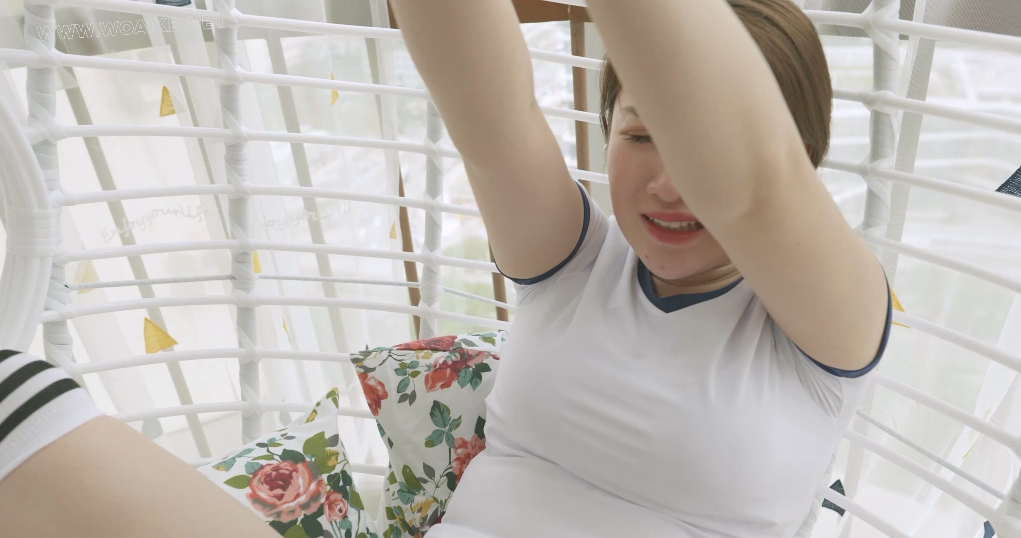 《喜欢趁人之危的姐妹》上集，白丝体操服与白丝水手服塑料姐妹 预览图 15