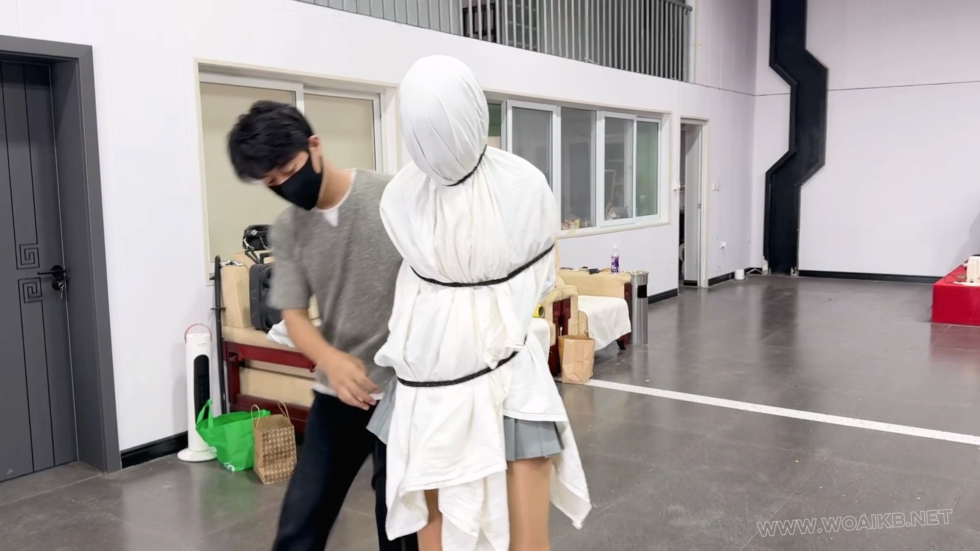 湿身学生妹高c露出 预览图 1