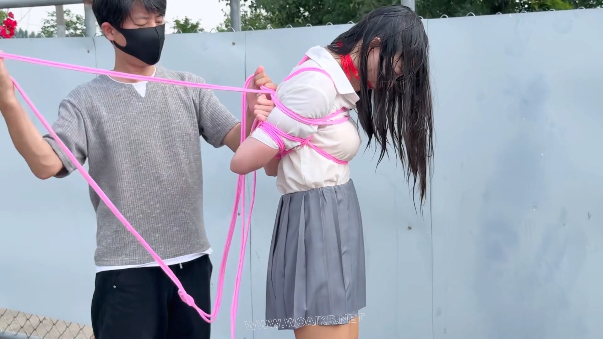 湿身学生妹高c露出 预览图 6