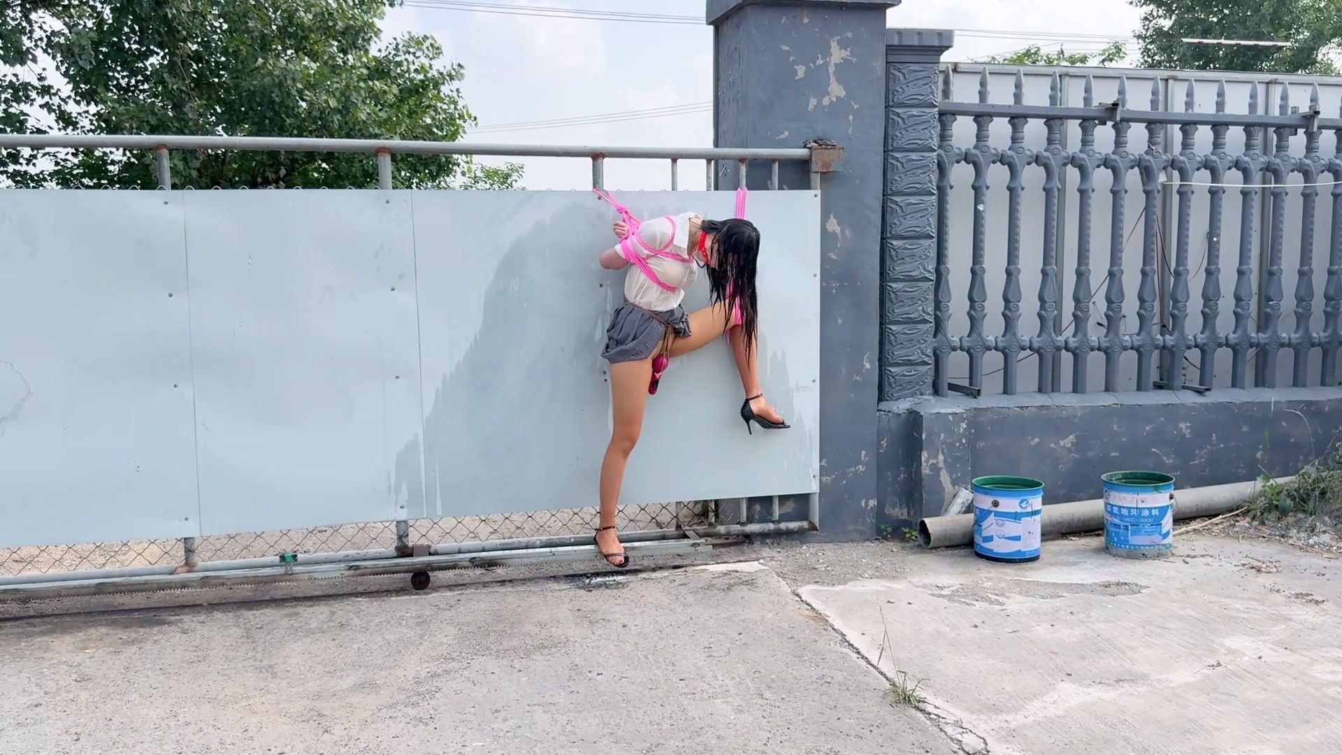 湿身学生妹高c露出 预览图 18