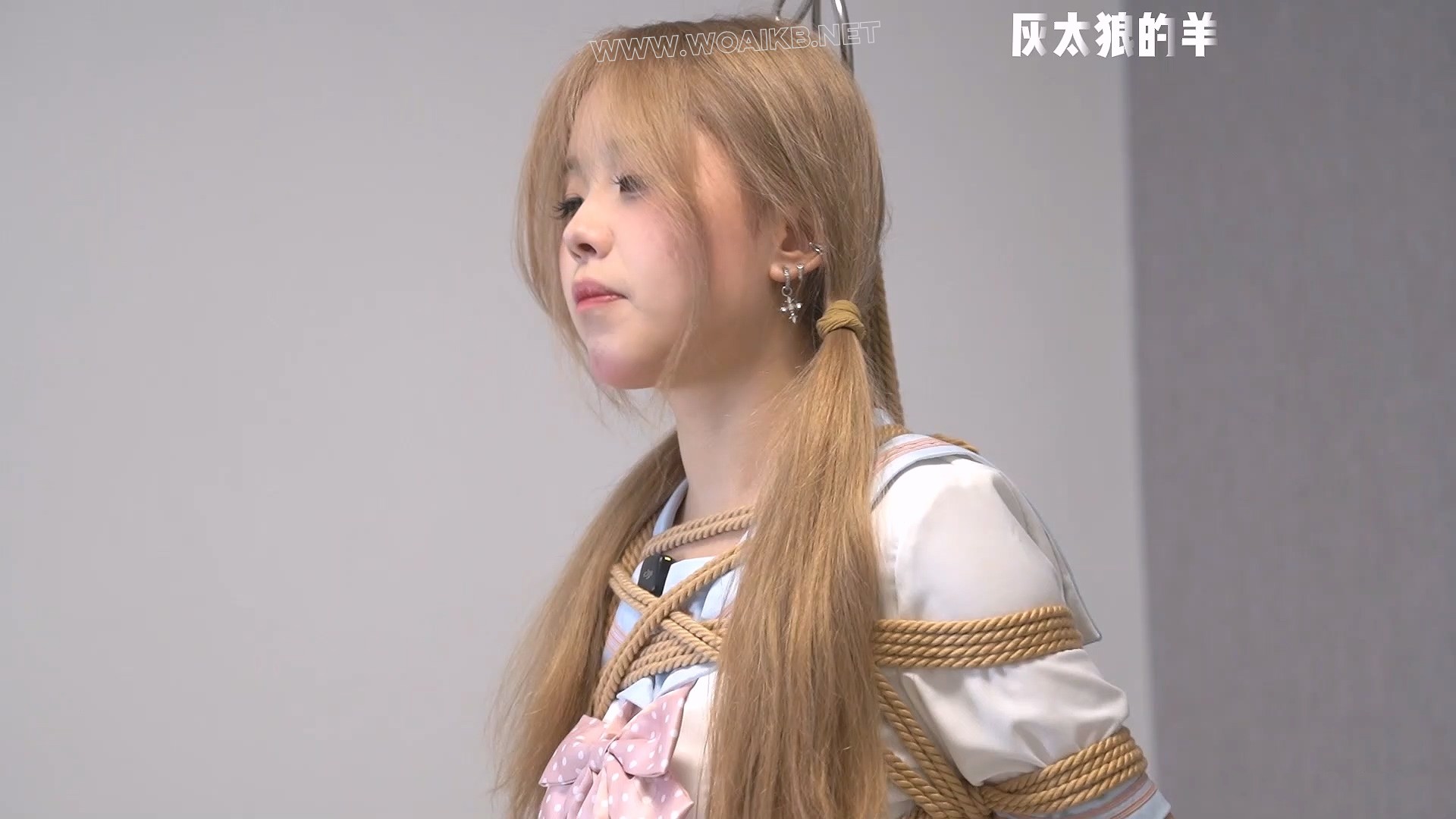 甜美JK学妹误入绳室，初次体验悬挂吊缚被绑哭！【游戏＋扎带＋日式胸缚＋踮脚罚站... 预览图 7
