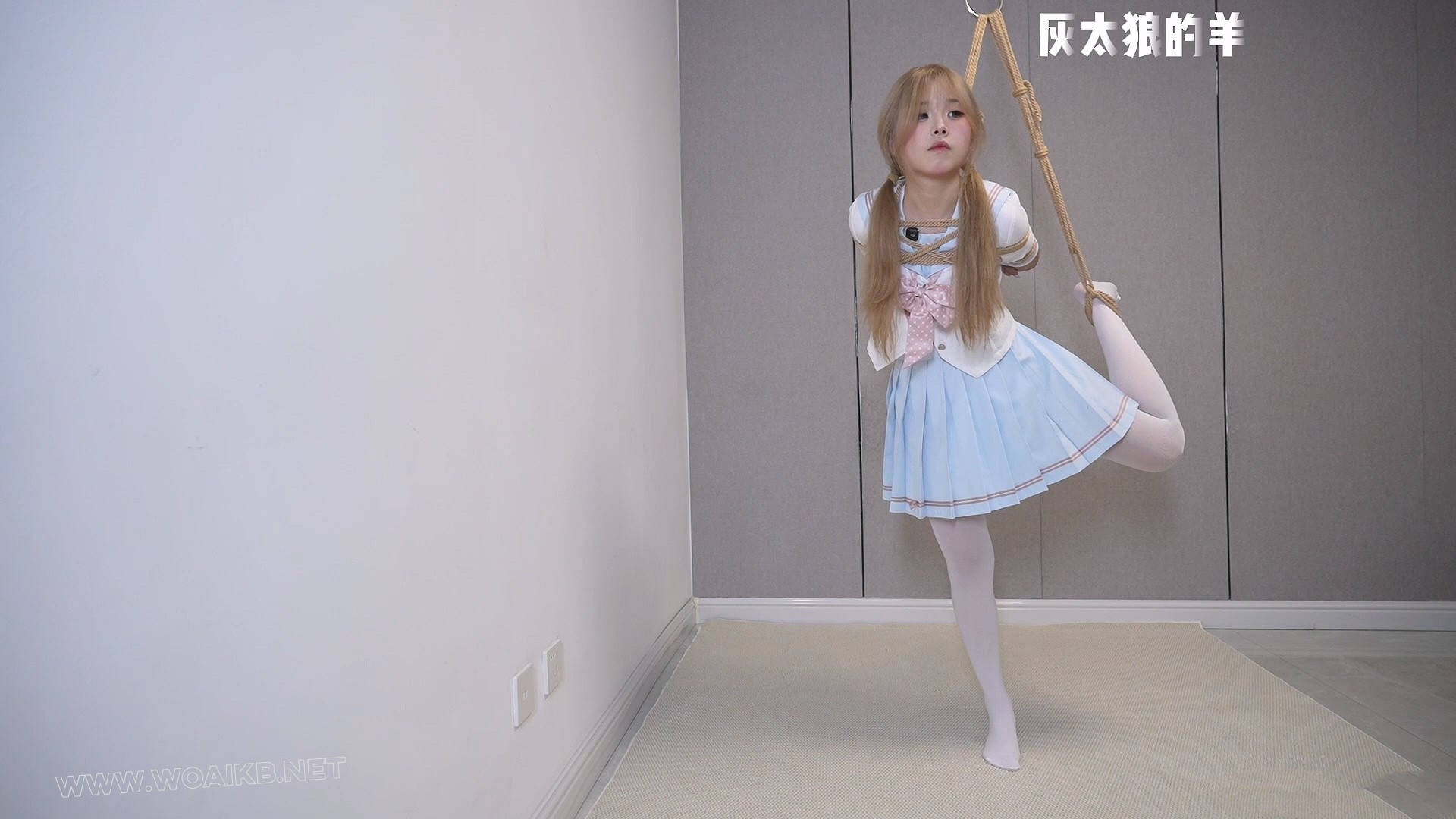 甜美JK学妹误入绳室，初次体验悬挂吊缚被绑哭！【游戏＋扎带＋日式胸缚＋踮脚罚站... 预览图 10