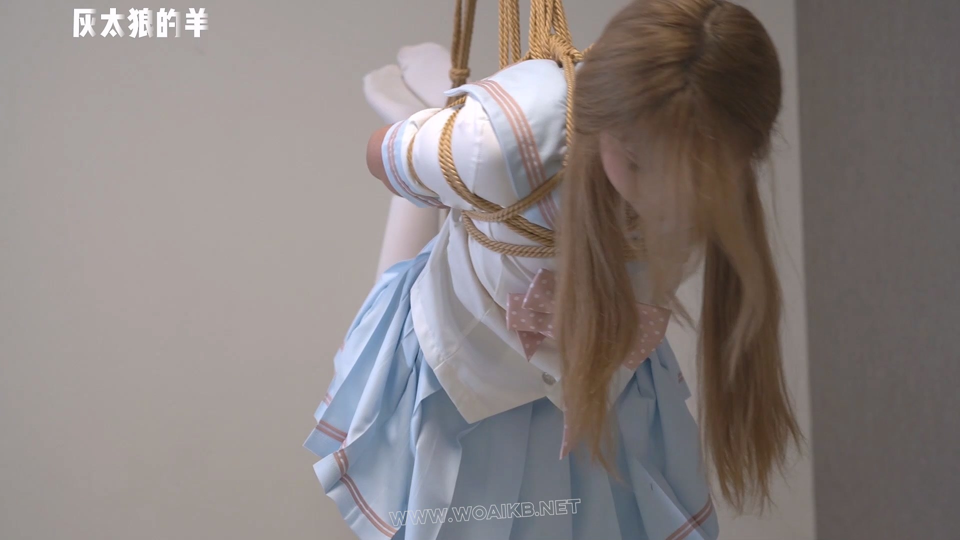 甜美JK学妹误入绳室，初次体验悬挂吊缚被绑哭！【游戏＋扎带＋日式胸缚＋踮脚罚站... 预览图 17