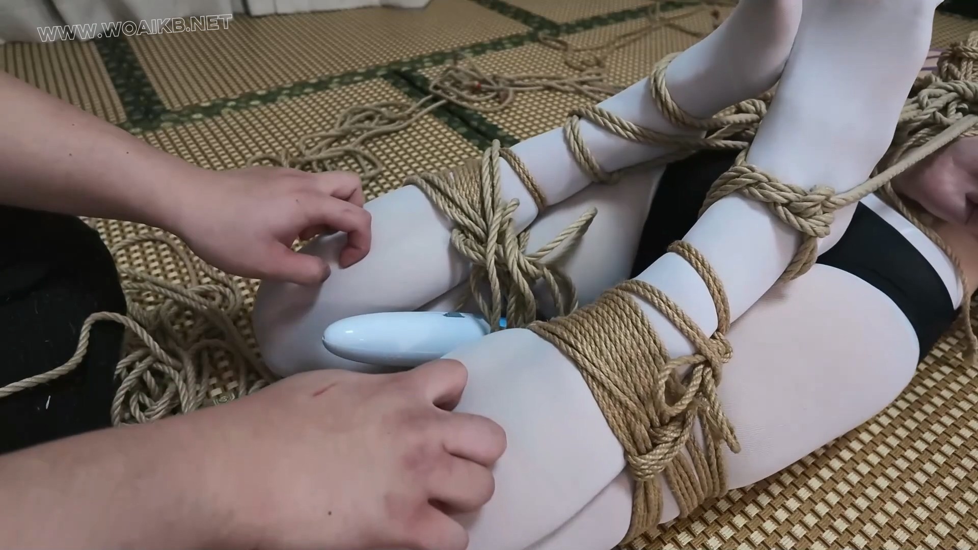 【嗷嗷】【第一人称】震动棒跳蛋调教！彻底发现新玩法！原来这么有意思啊！ 预览图