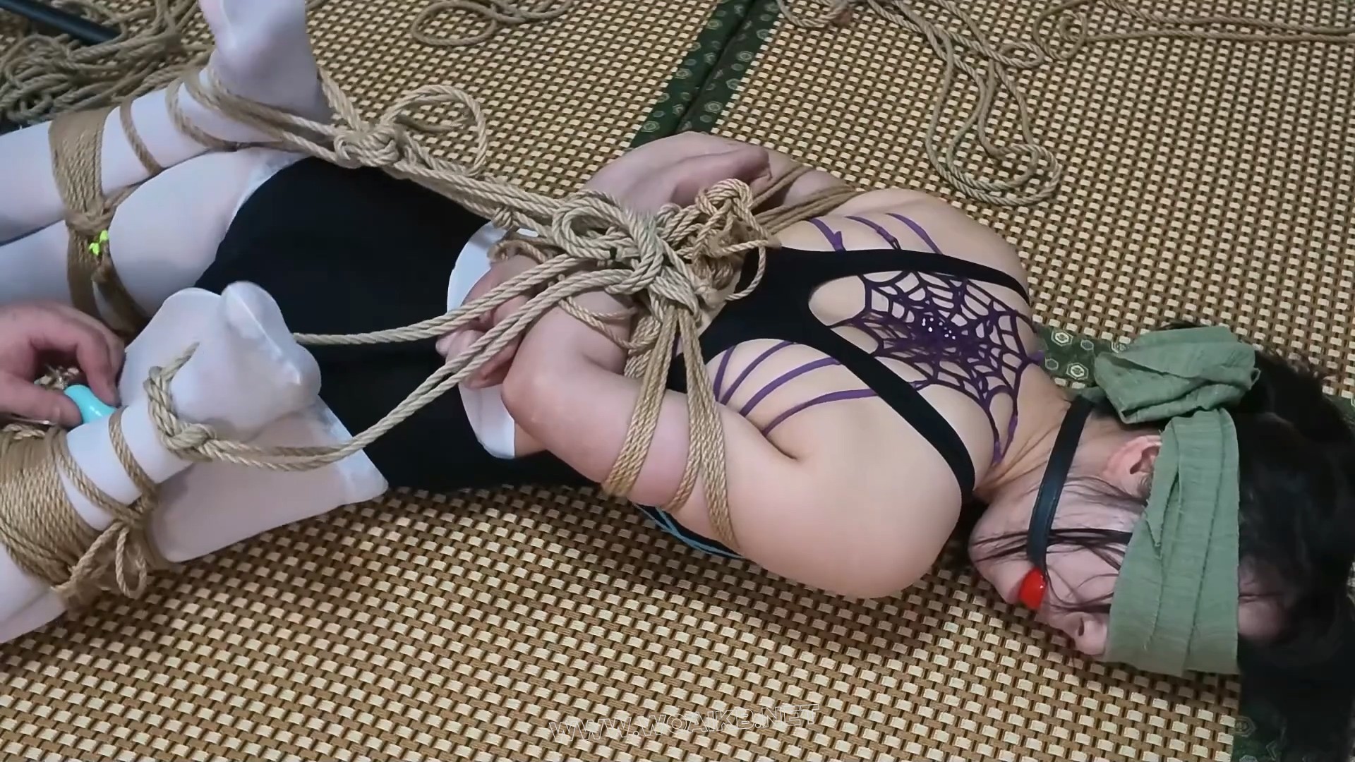 【嗷嗷】【第一人称】震动棒跳蛋调教！彻底发现新玩法！原来这么有意思啊！ 预览图